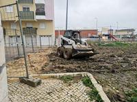 Obras de criação de jardim e aumento de lugares de estacionamento no Casal do Telheiro