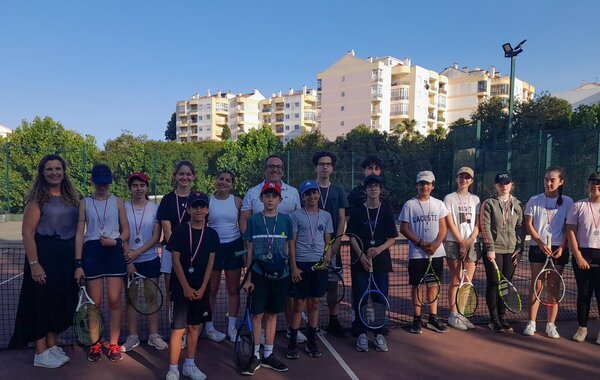 Alunos escola de ténis arruda