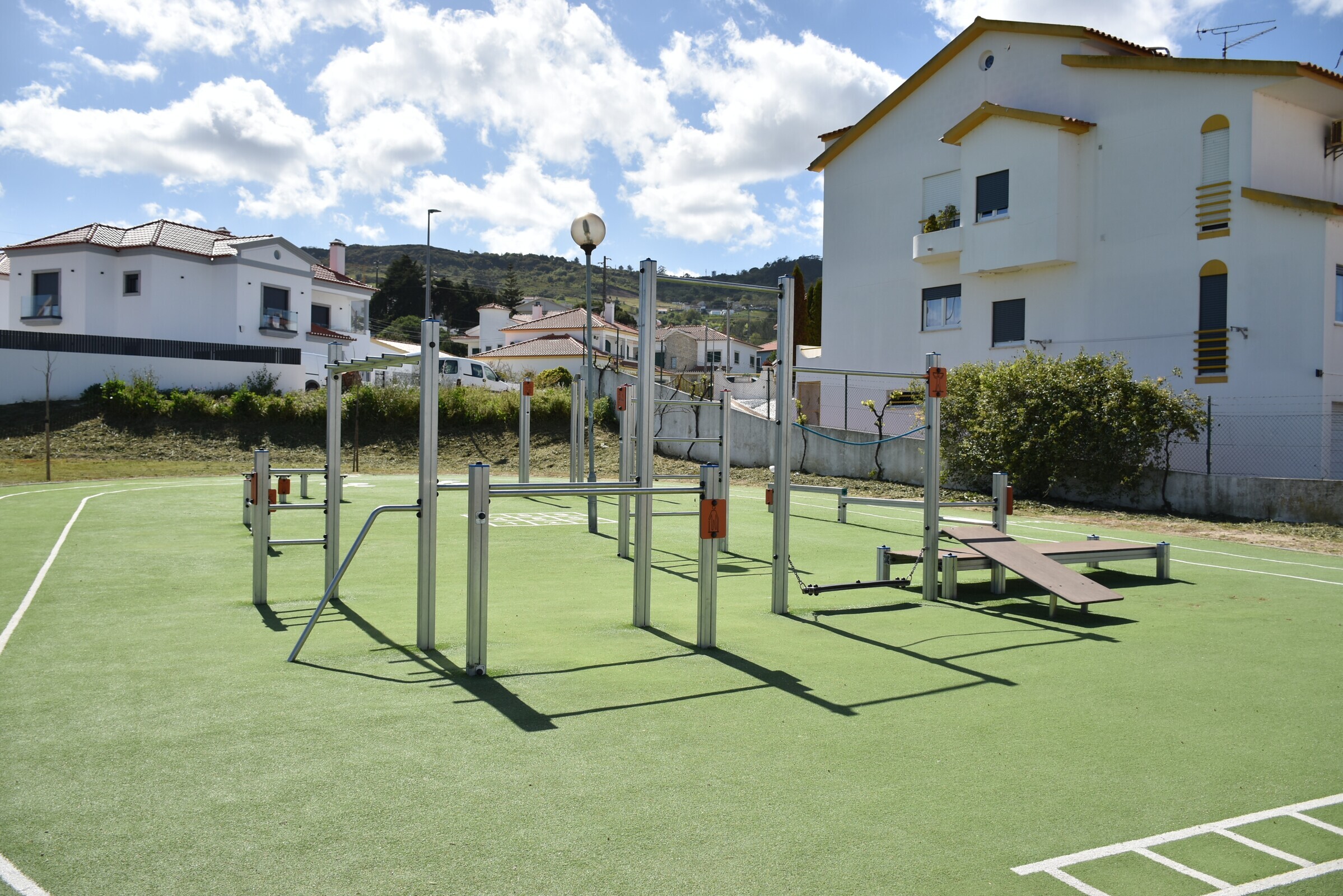 Ginásio ao ar livre street workout "Vitor Matos"